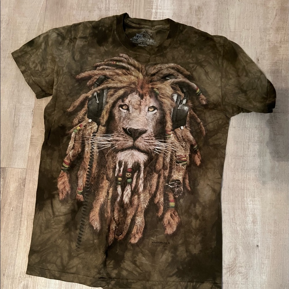 Size Medium vintage Lion tee